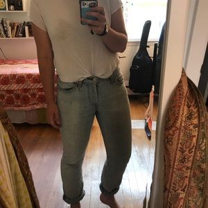 Light wash Levi’s Jeans